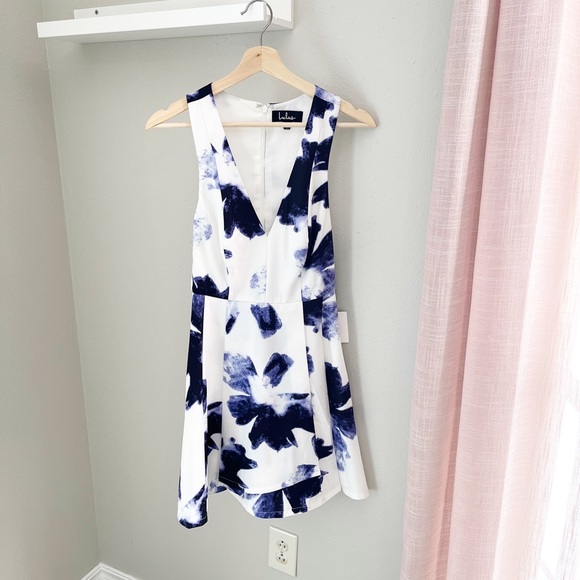NWT Lulus Seeing Chic Blue and Ivory Print Skater Dress - Picture 3 of 10